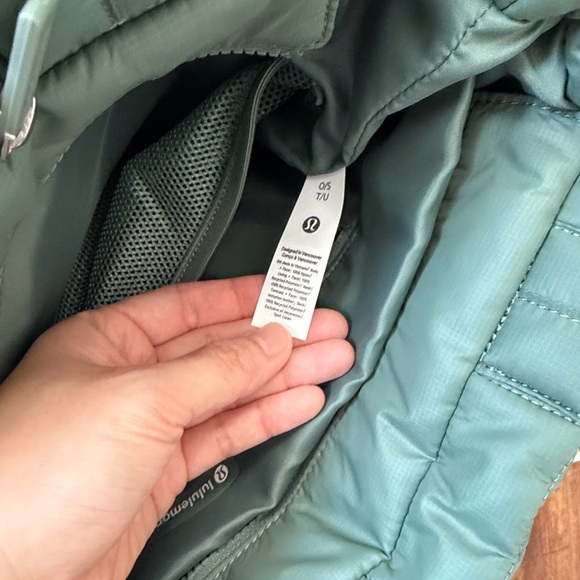 Lululemon Green (Eucalyptus) Quilted 12L Tote Bag - Picture 5 of 8